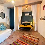 펜션 Maisonmaison De Village Avec Terrasse Au Coeur De *