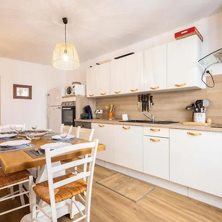 Maisonmaison De Village Avec Terrasse Au Coeur De *